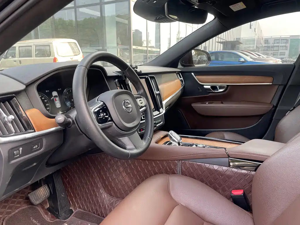 Volvo S90 — миниатюра 5