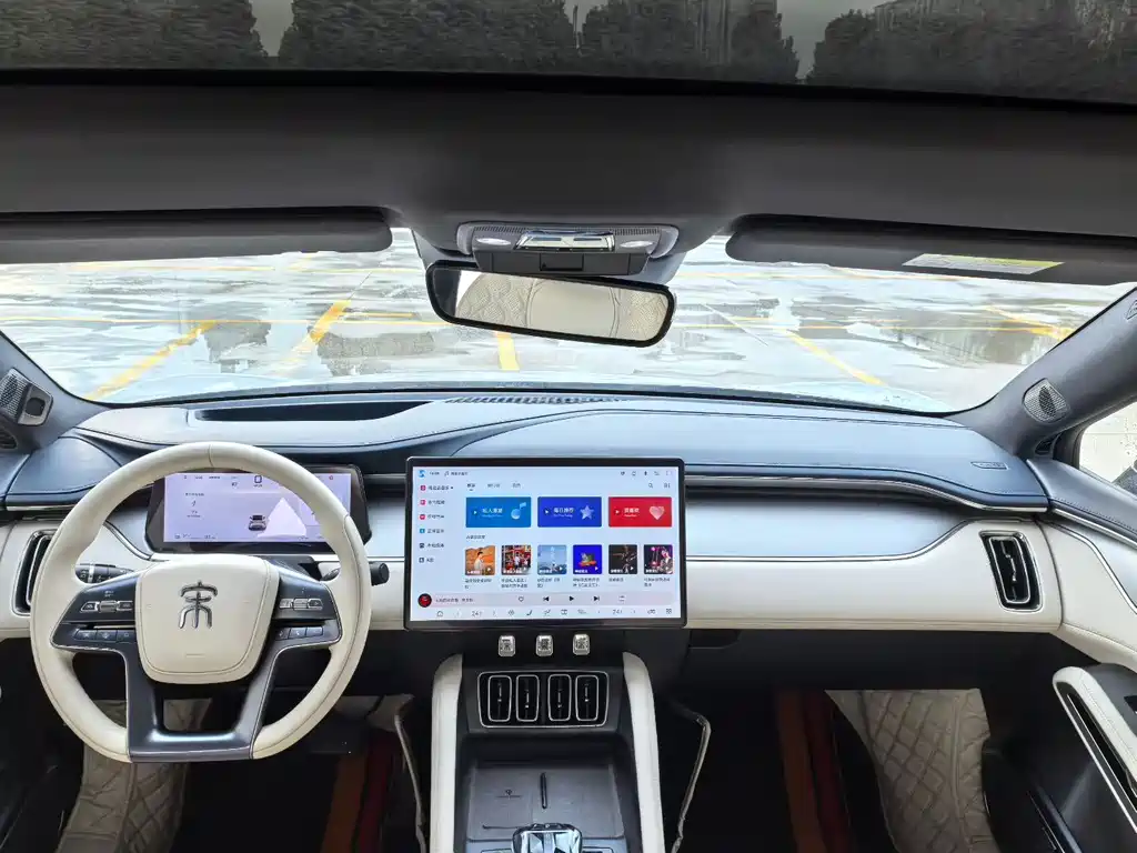 BYD L EV — миниатюра 6
