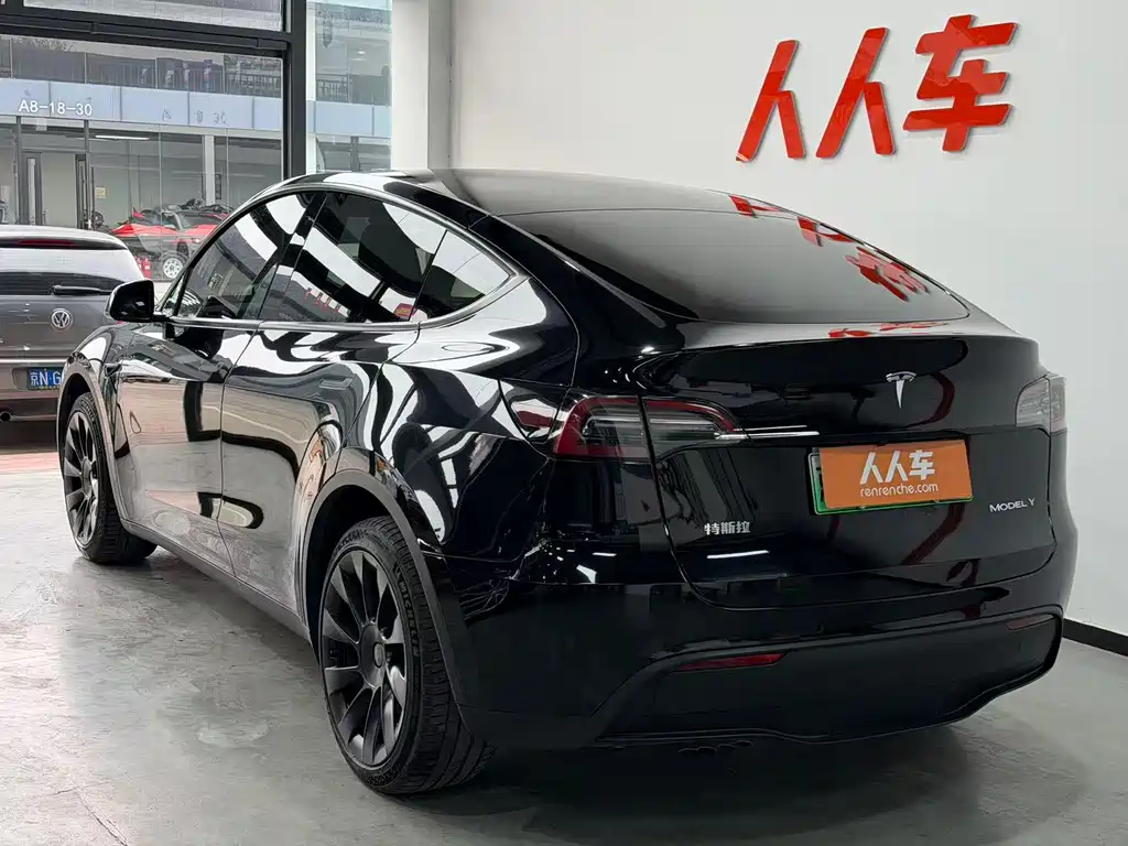 Tesla Model Y — миниатюра 19