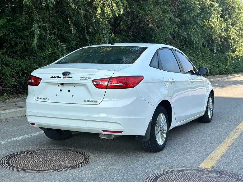 Ford Escort — миниатюра 12
