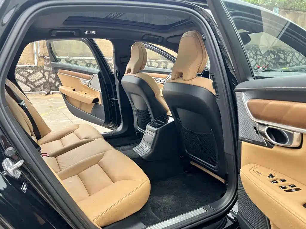 Volvo S90 PHEV — миниатюра 18