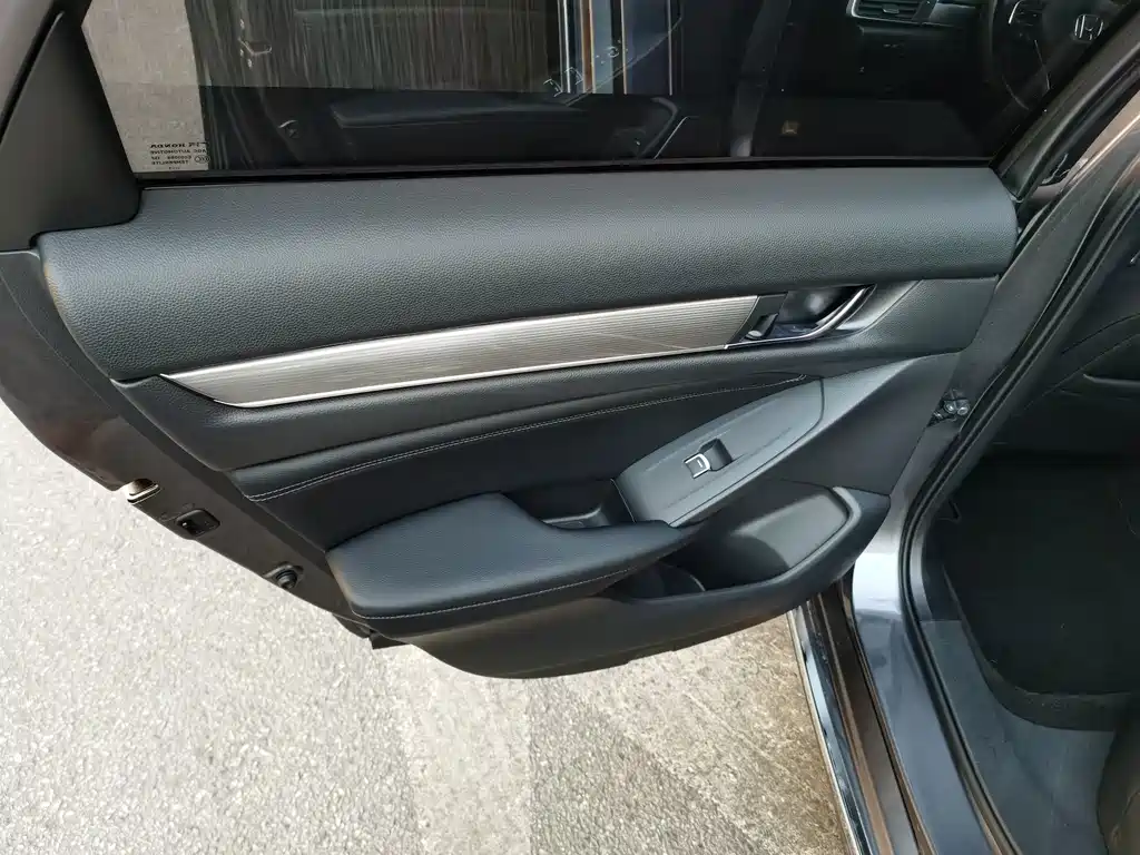Honda Accord — миниатюра 12