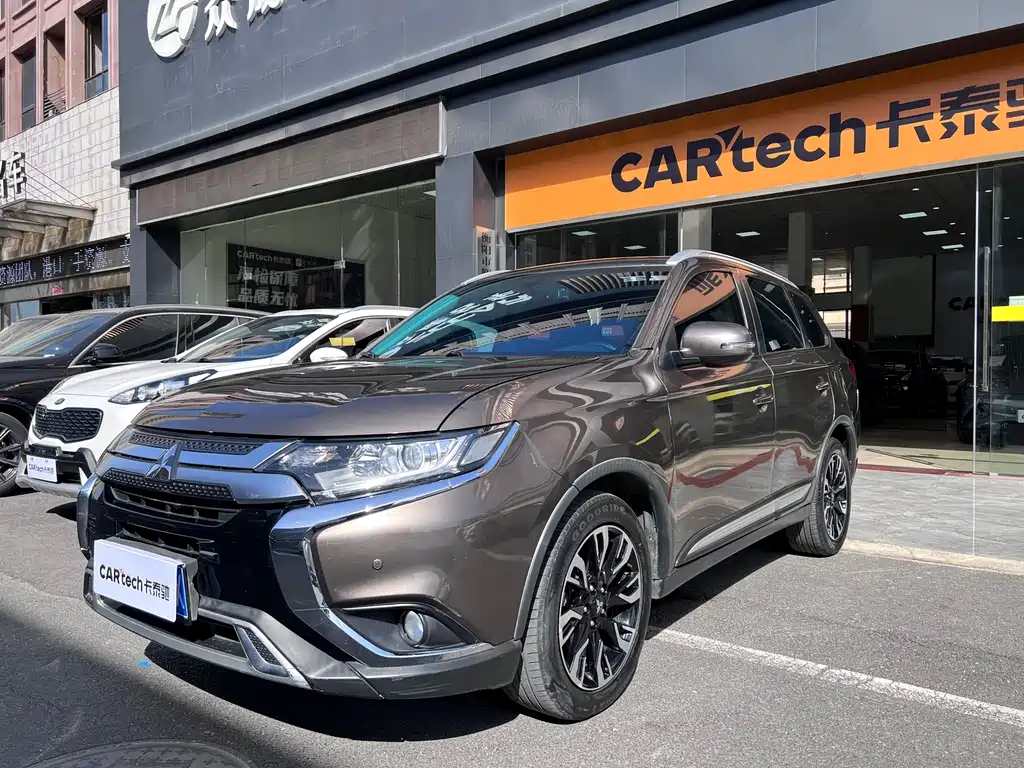MITSUBISHI OUTLANDER