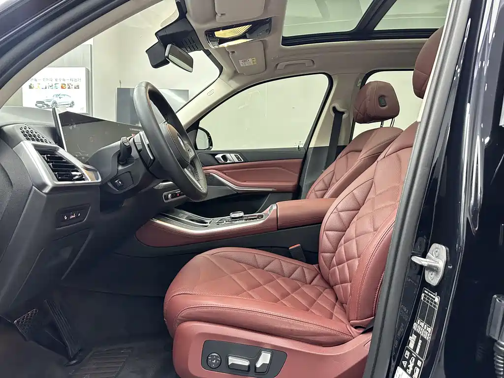 BMW X5 2023 xDrive 30Li Premium M Sport