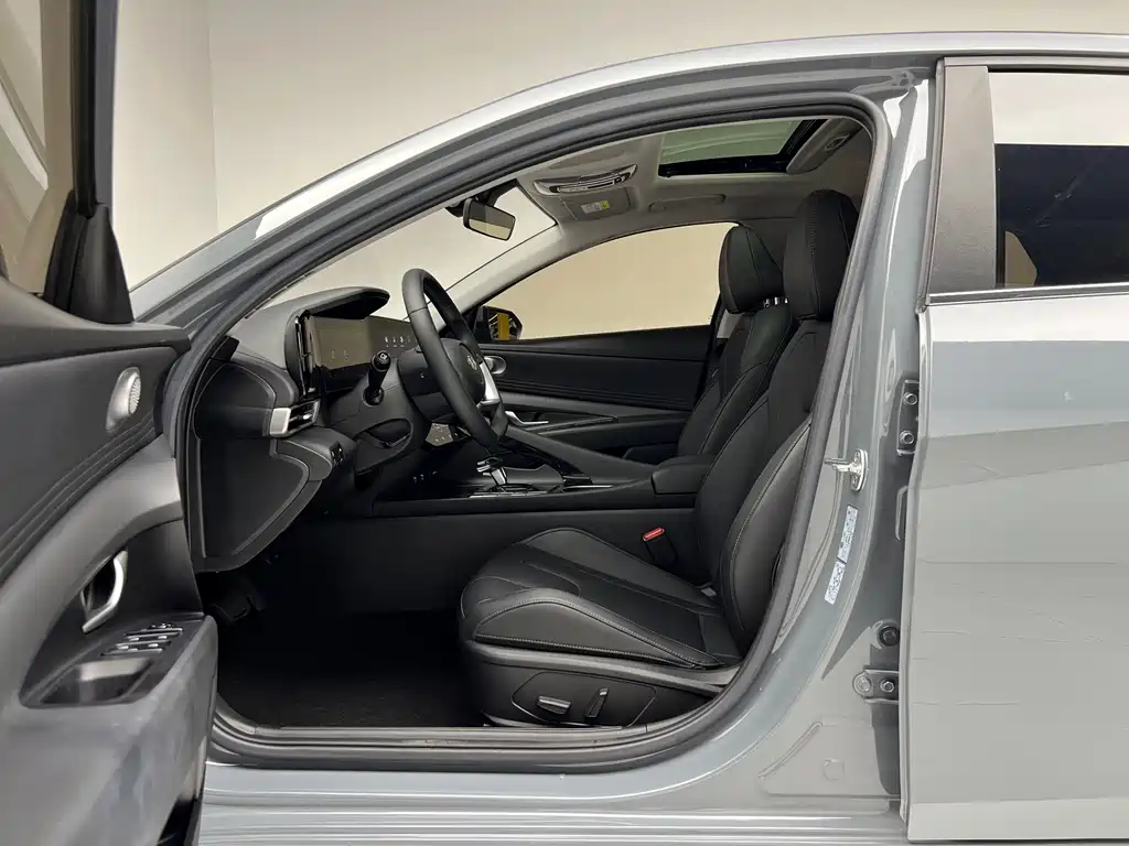 Hyundai Elantra — миниатюра 7