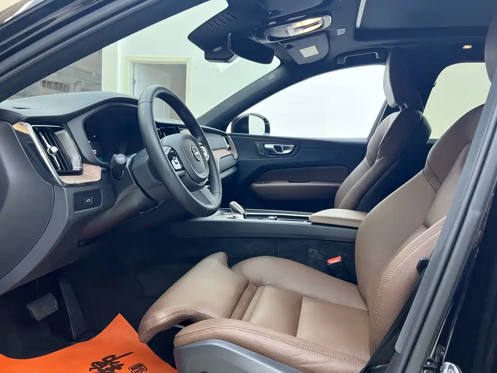 Volvo XC60 — миниатюра 11