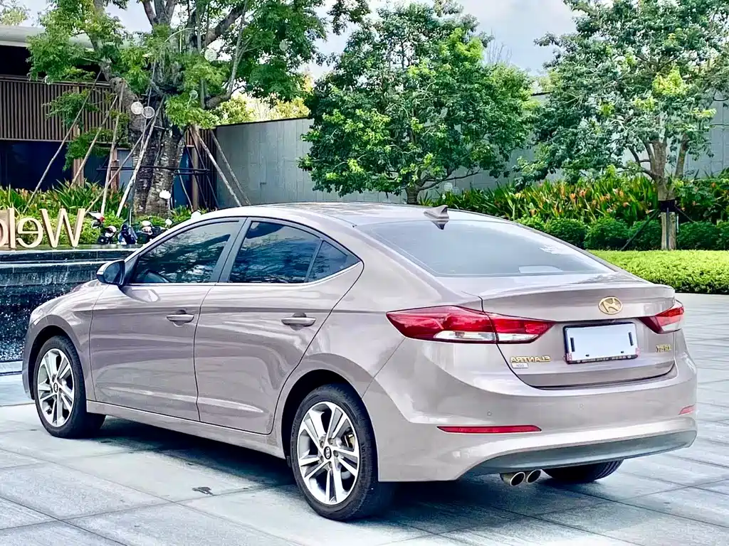 Hyundai Elantra — миниатюра 7