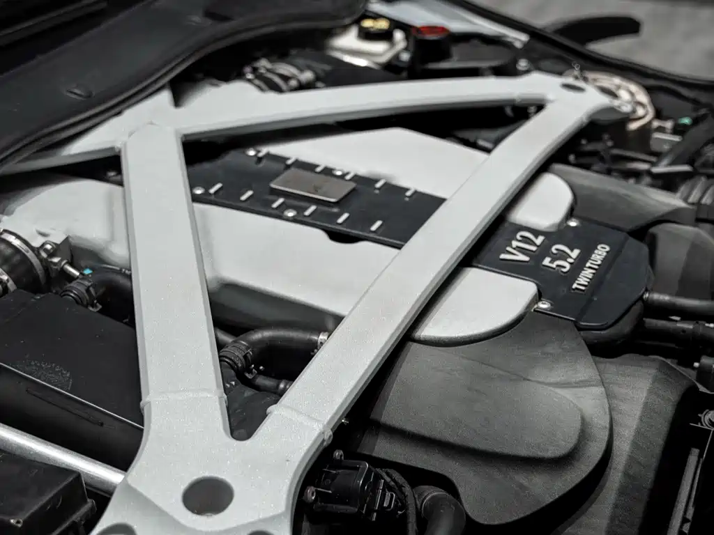 Aston Martin DB11 — миниатюра 15