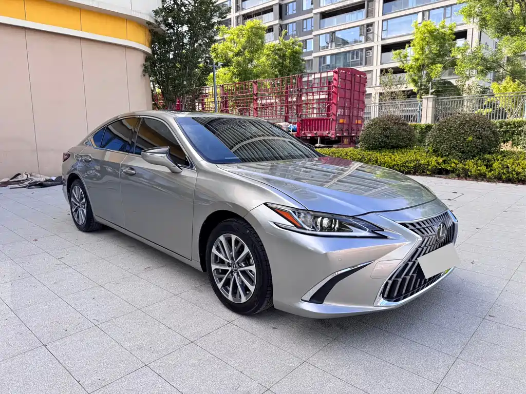 Lexus ES 2022