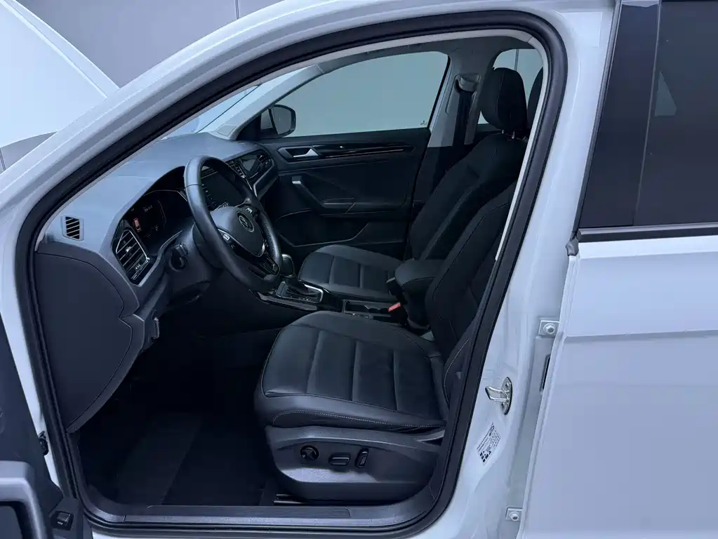 Volkswagen T-Roc — миниатюра 16