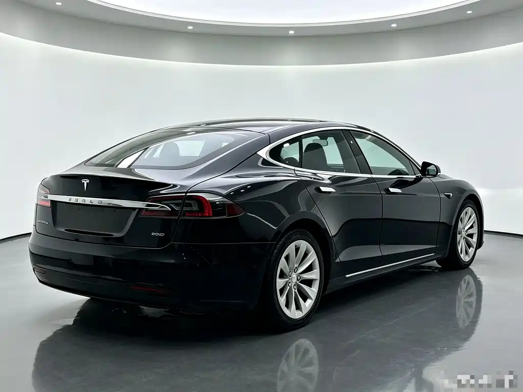 Tesla Model S — миниатюра 5