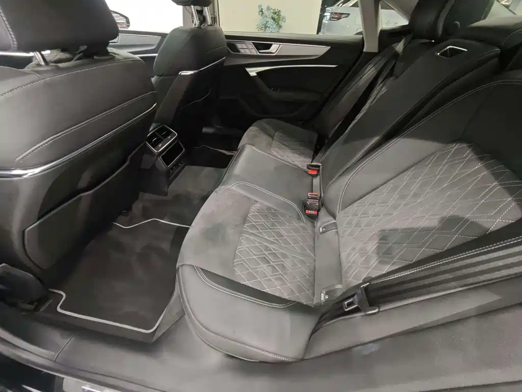 Audi A7L — миниатюра 8