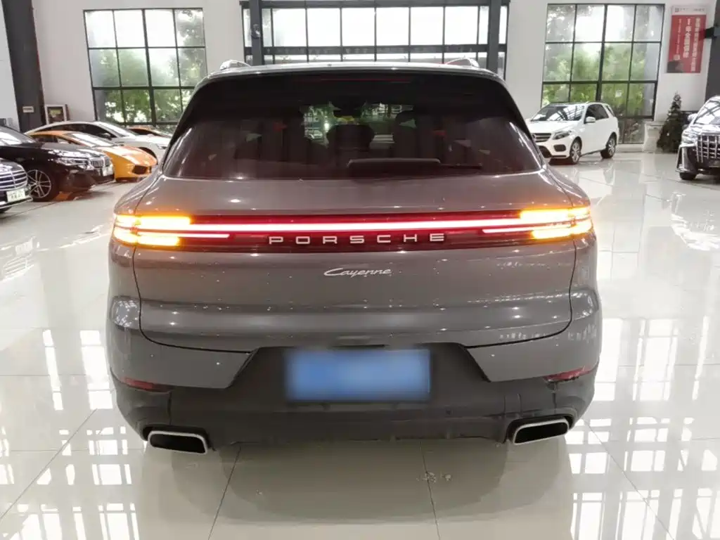 Porsche Cayenne — миниатюра 6