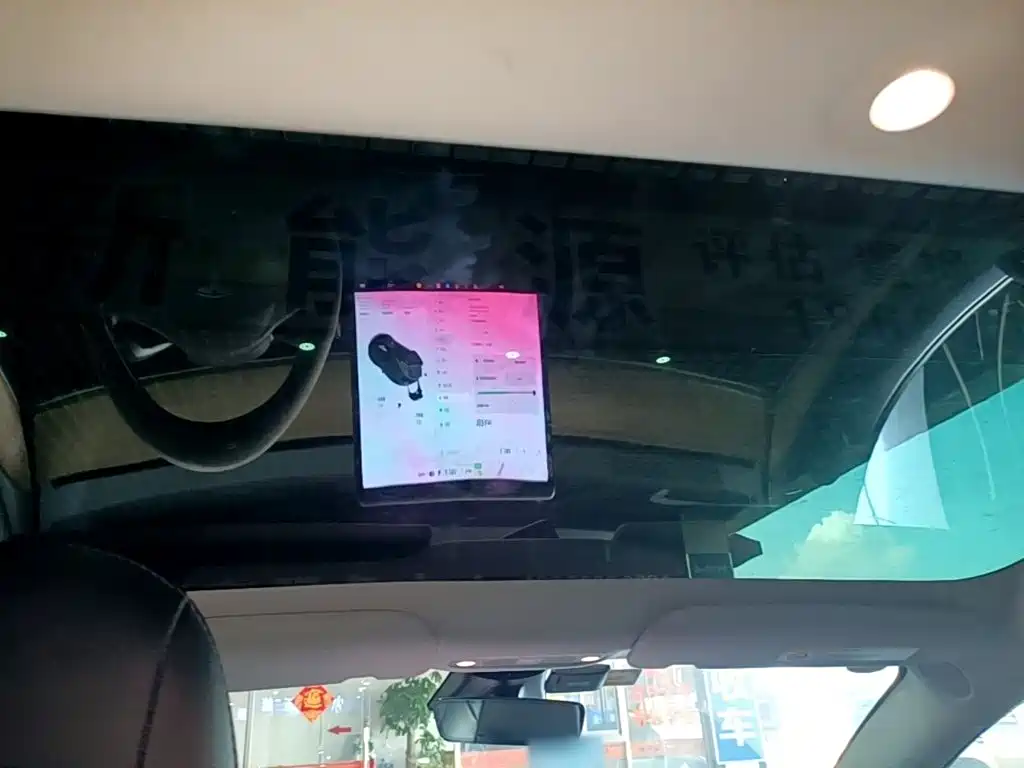 Tesla Model 3 — миниатюра 18