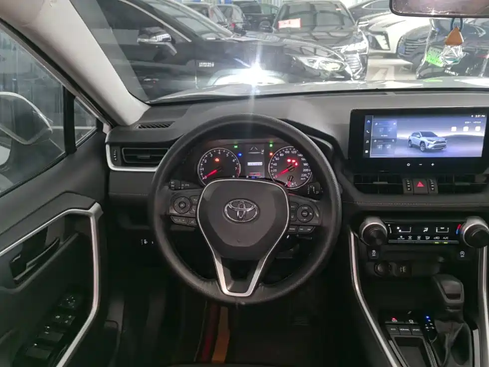 Toyota RAV4 — миниатюра 11