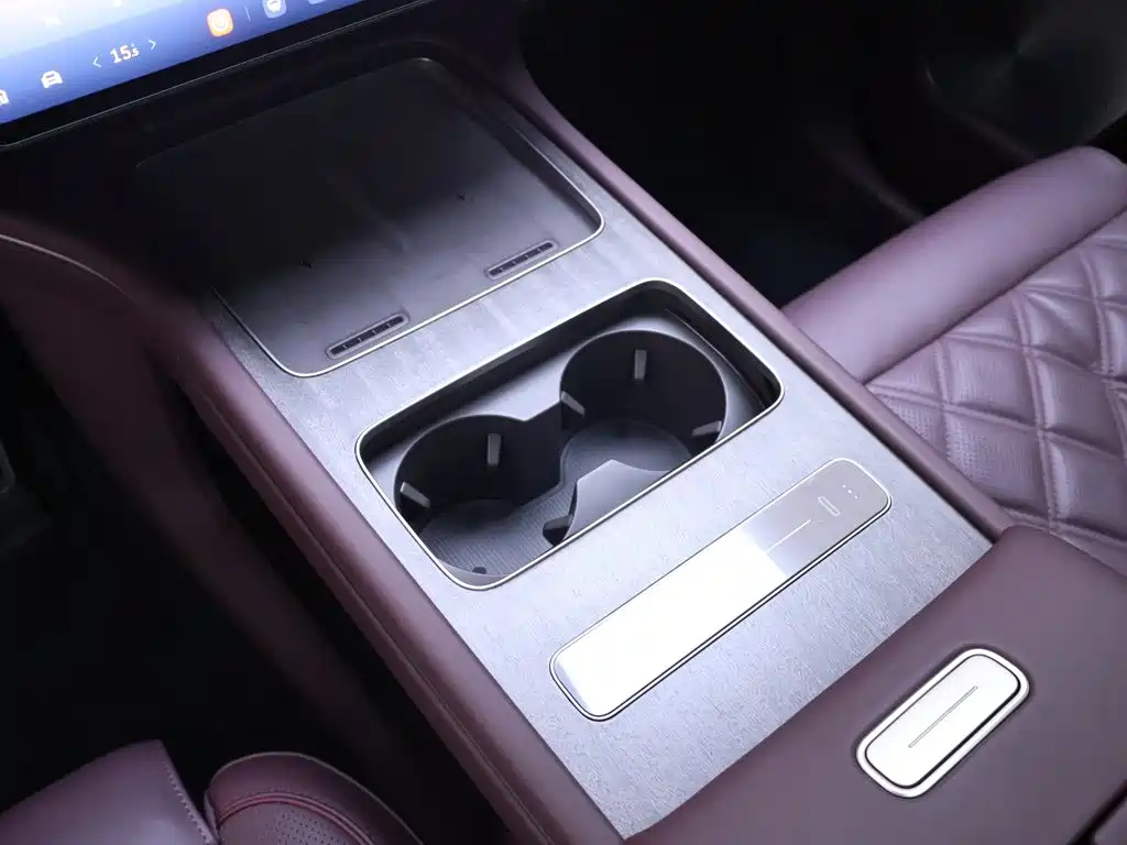 NIO ES8 — миниатюра 12