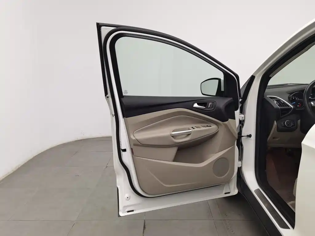 Ford Kuga — миниатюра 8