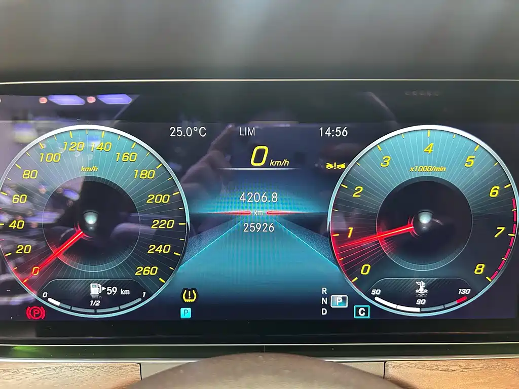 Mercedes-Benz E-Class — миниатюра 4