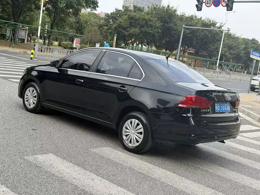 Volkswagen Santana — миниатюра 4