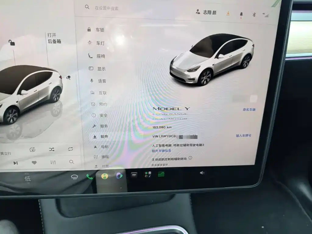 Tesla Model Y — миниатюра 12