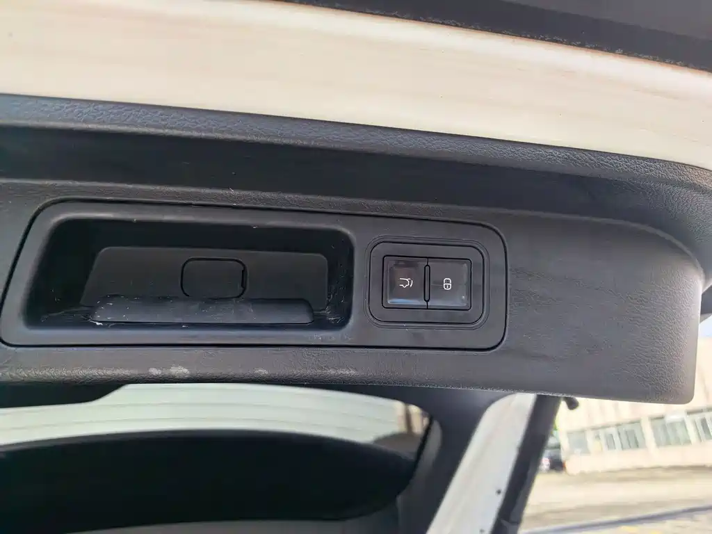 BYD PLUS New Energy — миниатюра 11
