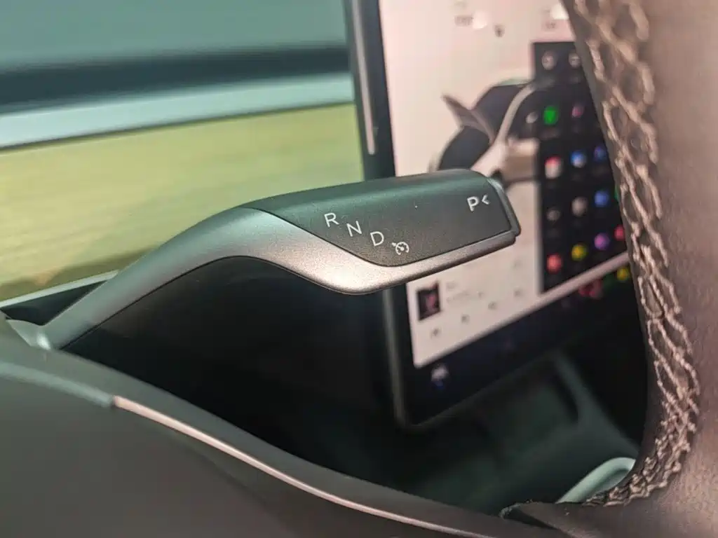 Tesla Model Y — миниатюра 14