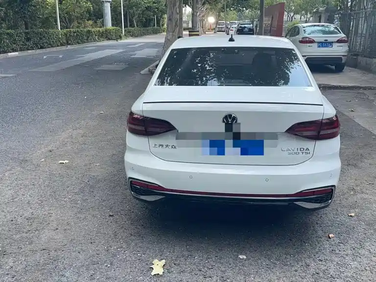 Volkswagen Lavida — миниатюра 2