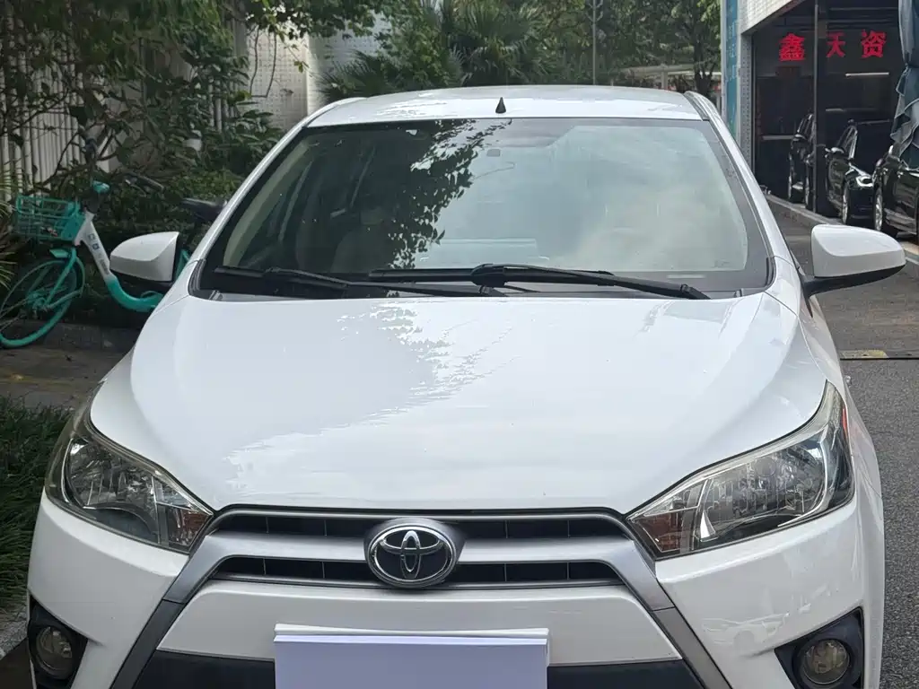 Toyota Yaris L — миниатюра 2