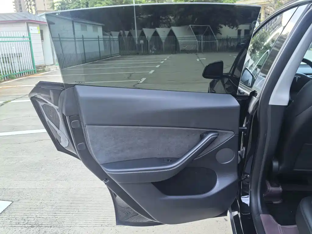 Tesla Model Y — миниатюра 27