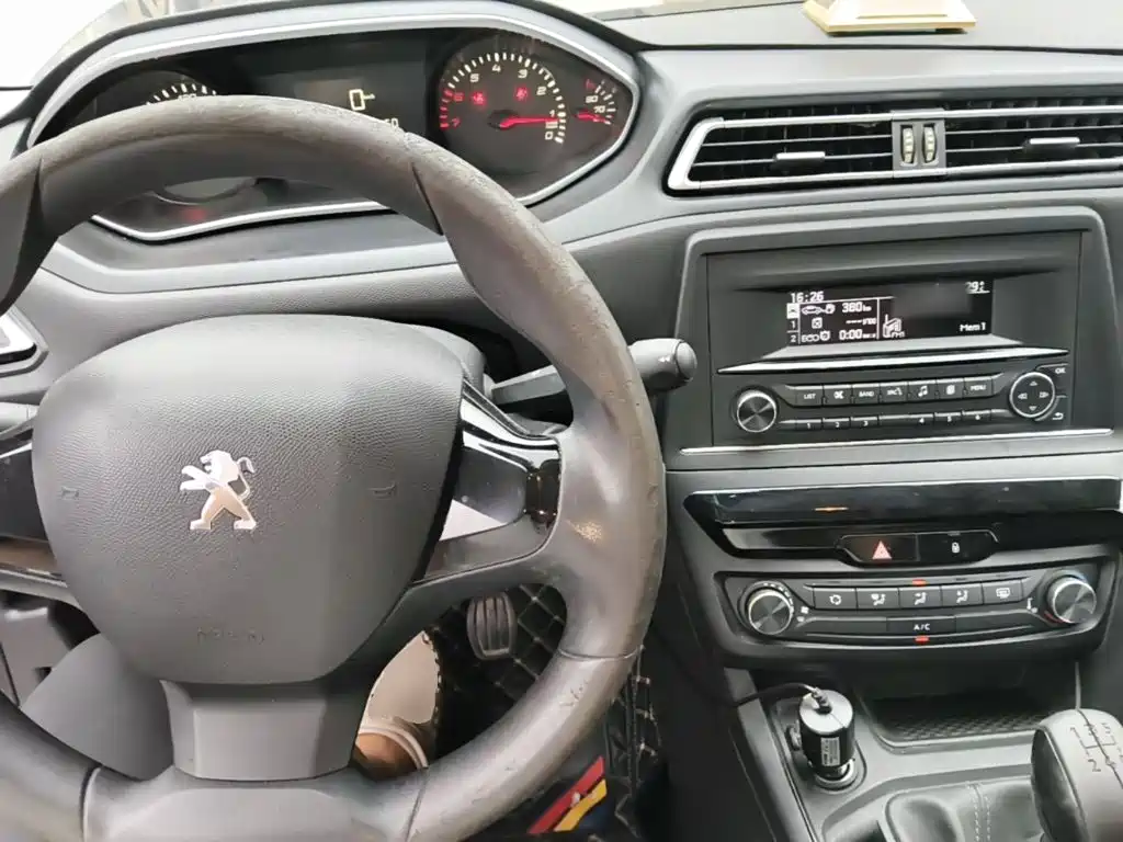 Peugeot 308 — миниатюра 10