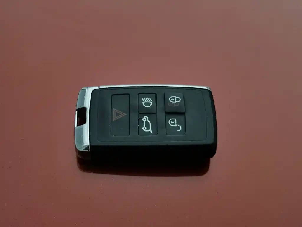 Jaguar E-PACE — миниатюра 19