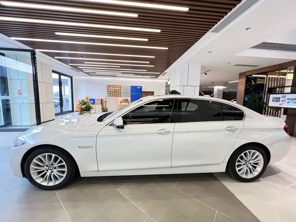 BMW 5 Series — миниатюра 3