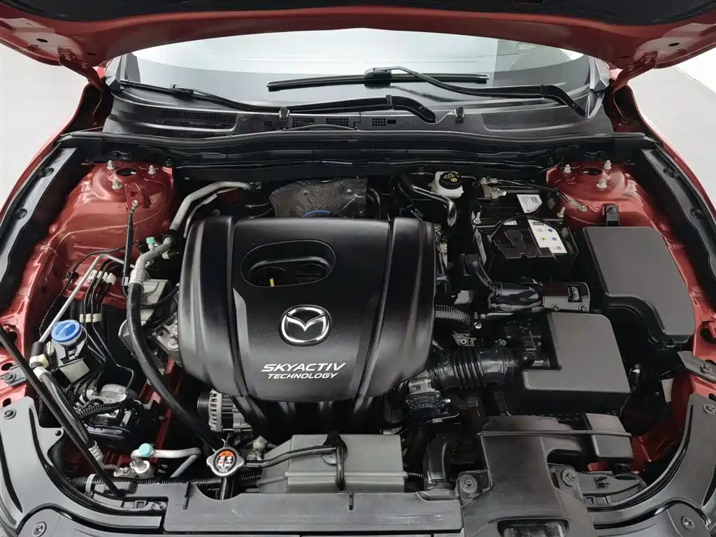 Mazda Mazda3 3 2016 1.5L AT Luxury