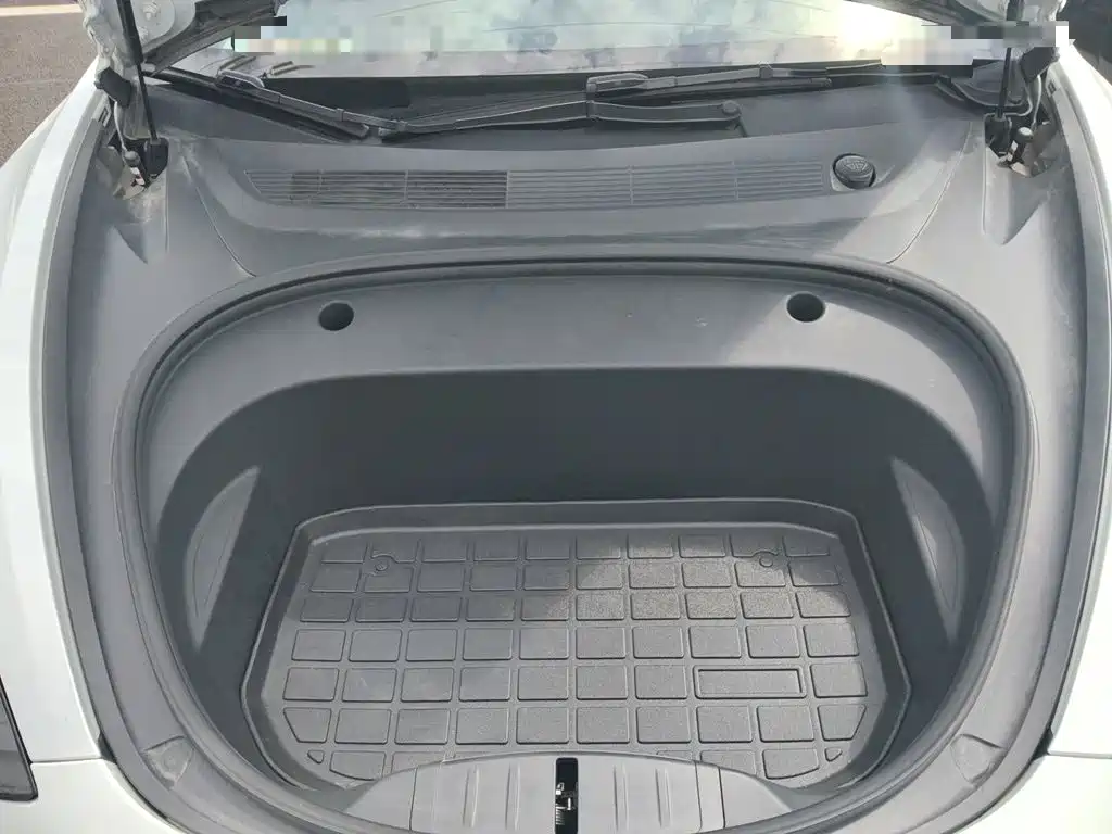 Tesla Model 3 — миниатюра 11