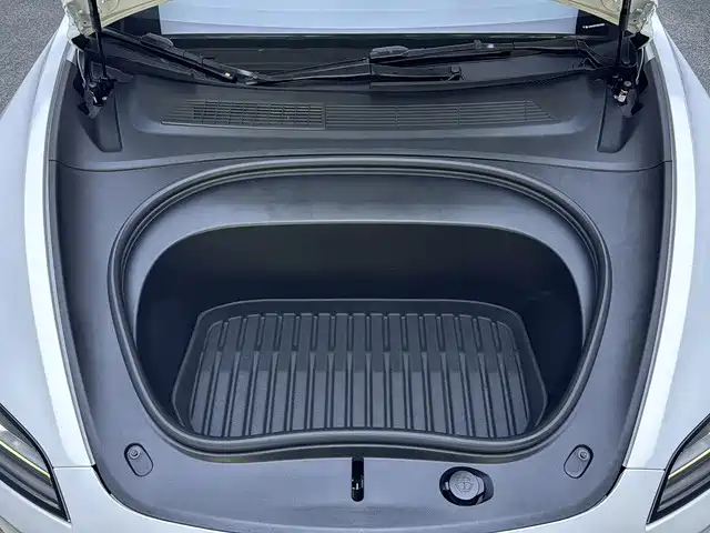 Tesla Model 3 — миниатюра 16