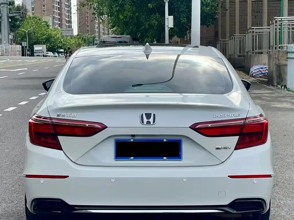 Honda Inspire PHEV — миниатюра 8