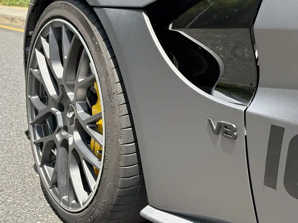 Aston Martin V8 Vantage — миниатюра 7