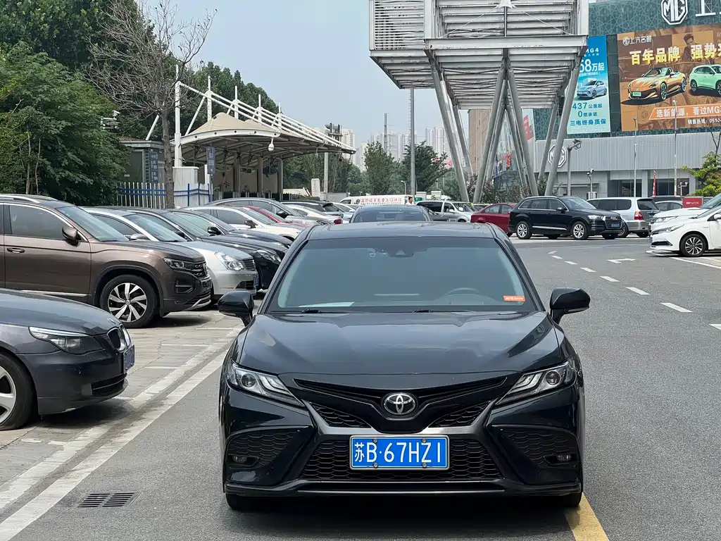 Toyota Camry 2022 2.0S