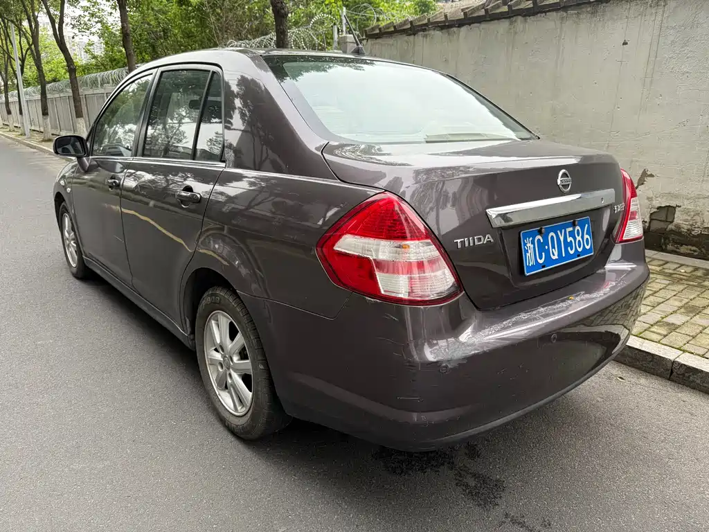 Nissan Tiida 2009 1.6L AT