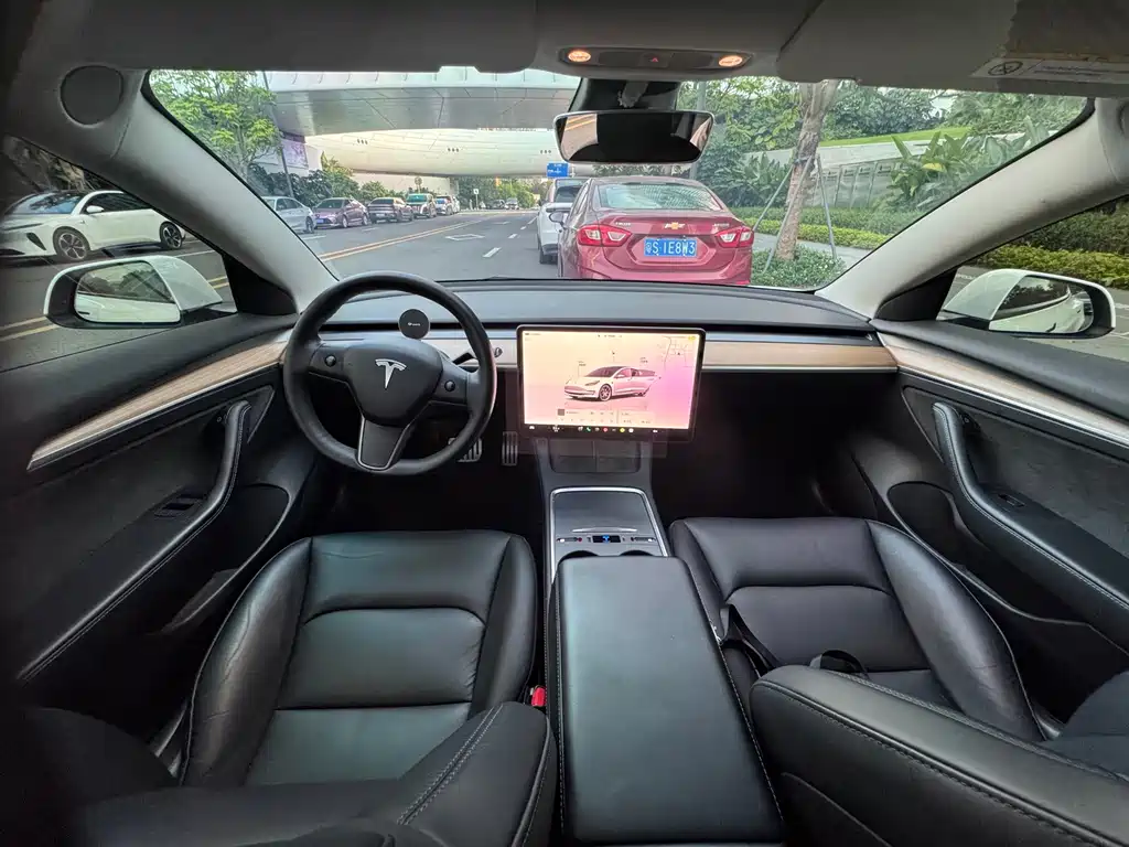 Tesla Model 3 — миниатюра 9