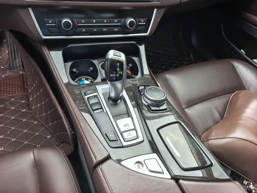 BMW 5 Series — миниатюра 14