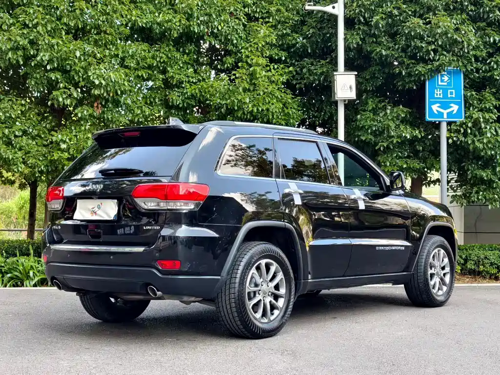 Jeep Grand Cherokee (Import) — миниатюра 9