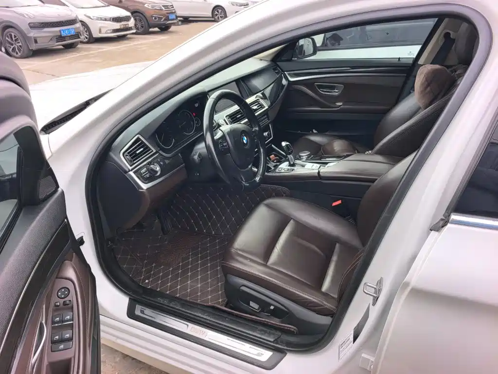 BMW 5 Series — миниатюра 8