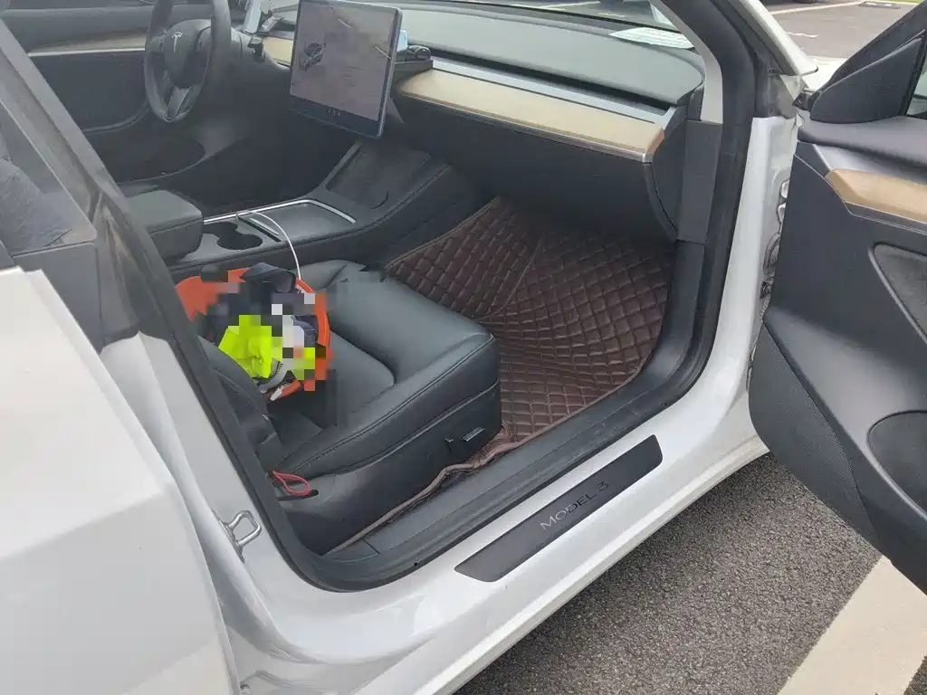 Tesla Model 3 — миниатюра 17