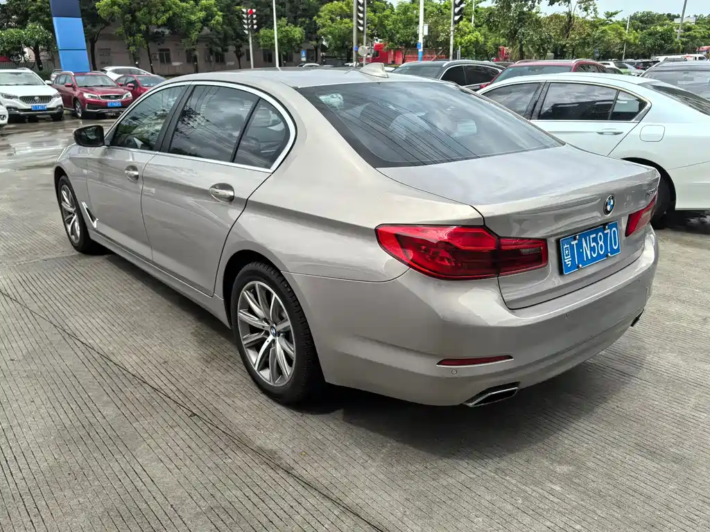 BMW 5 SERIES