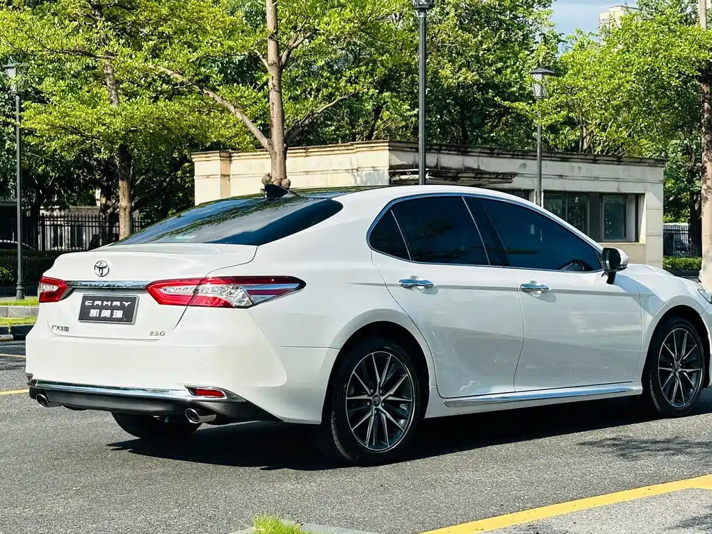 Toyota Camry — миниатюра 9