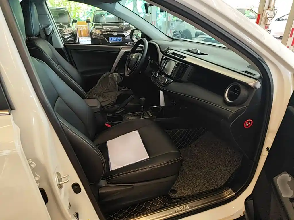 Toyota RAV4 — миниатюра 25