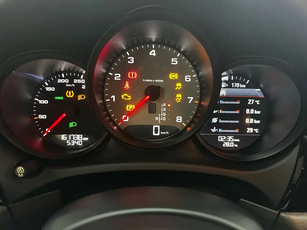 Porsche Macan — миниатюра 16