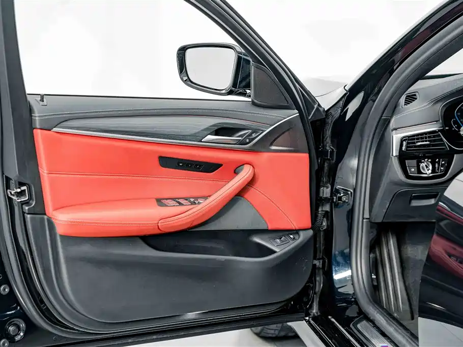 BMW 5 Series New Energy — миниатюра 15