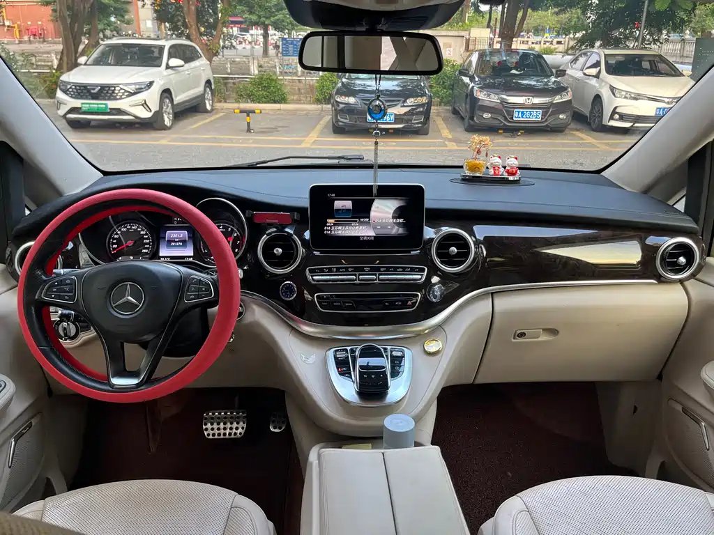 Mercedes-Benz V-Class — миниатюра 12